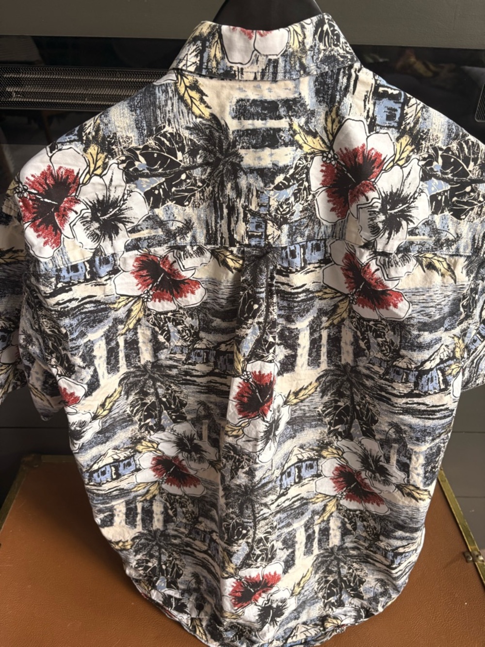 Casual Floral Print Button-Down Shirt - Black/White with Red Accents - Picture 4 of 4